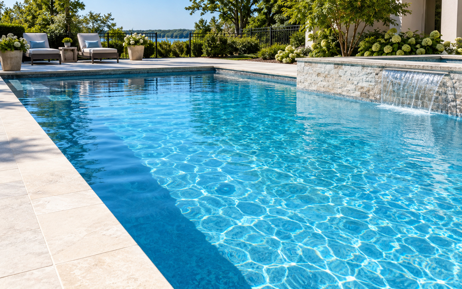 Como deixar a água da piscina cristalina rapidamente